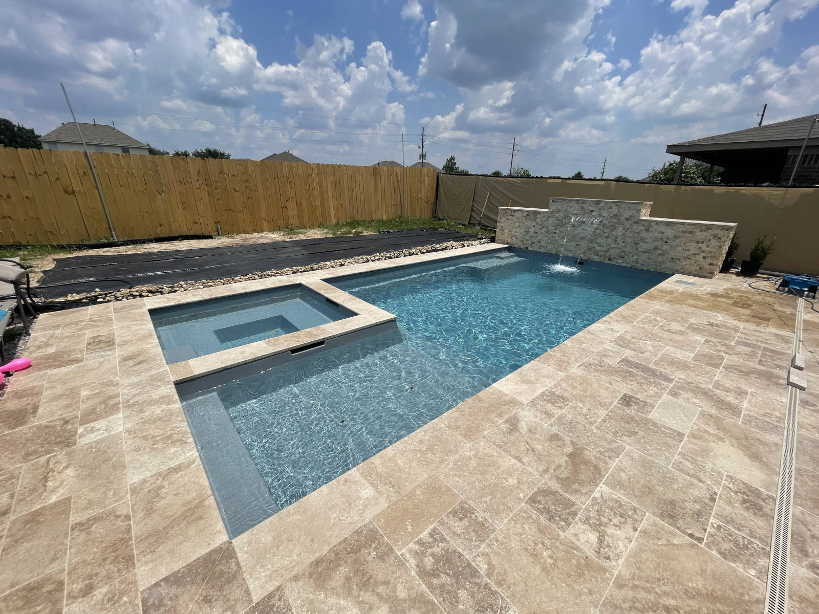 Limitless-Fiberglass-Pool